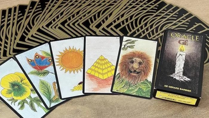 Jeu de l'Oracle Gé en éventail avec son coffret
